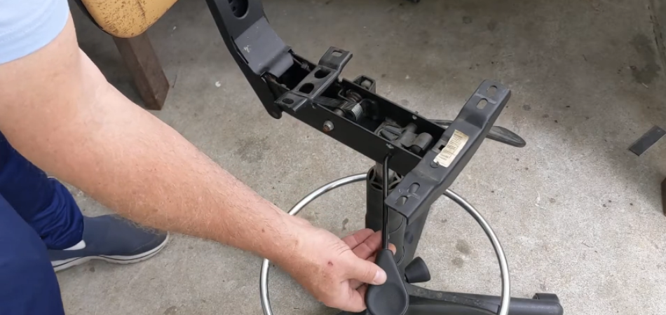 Office Chair Won’t Go Up – Reasons and DIY solutions